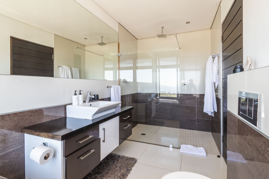 To Let 3 Bedroom Property for Rent in Green Point Western Cape